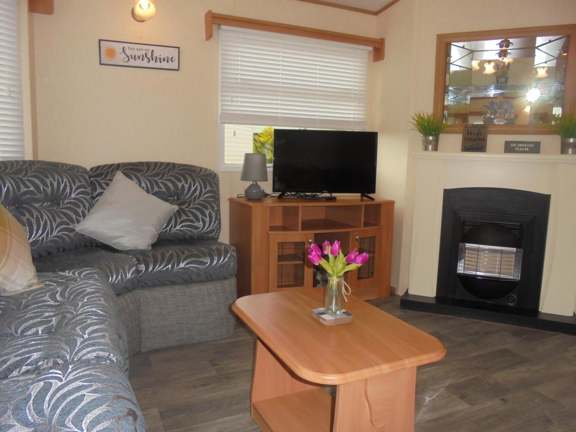 Modern 2 Bedroom Static Caravan - Lyons Kingsley Holiday Park - Pensarn, Abergele - Pet Friendly Exterior photo